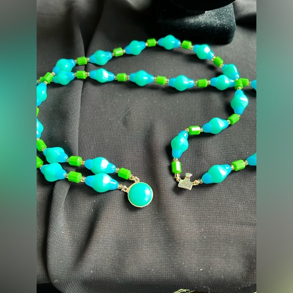 VTG MCM Gorgeous Double strand Bright blue and green beaded choker. - Picture 7 of 7
